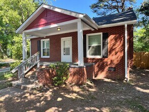 Building Photo - 3 Bedroom, 1.5 Bathroom House in High Point!