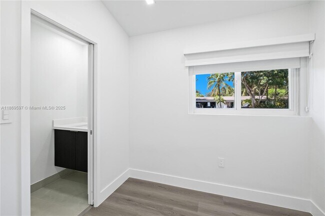 Building Photo - 7550 SW 127th St