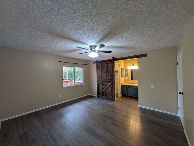 Building Photo - 2128 Beacham Dr