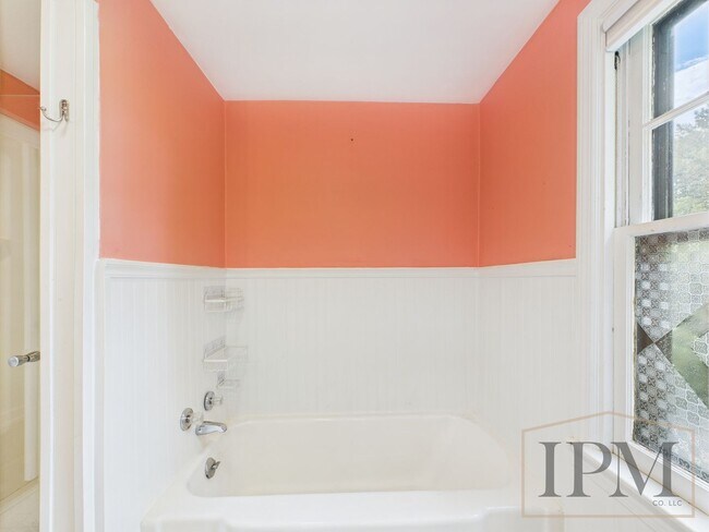 Building Photo - Coming Soon- Charming 3 Bedroom, 1.5 Bath ...