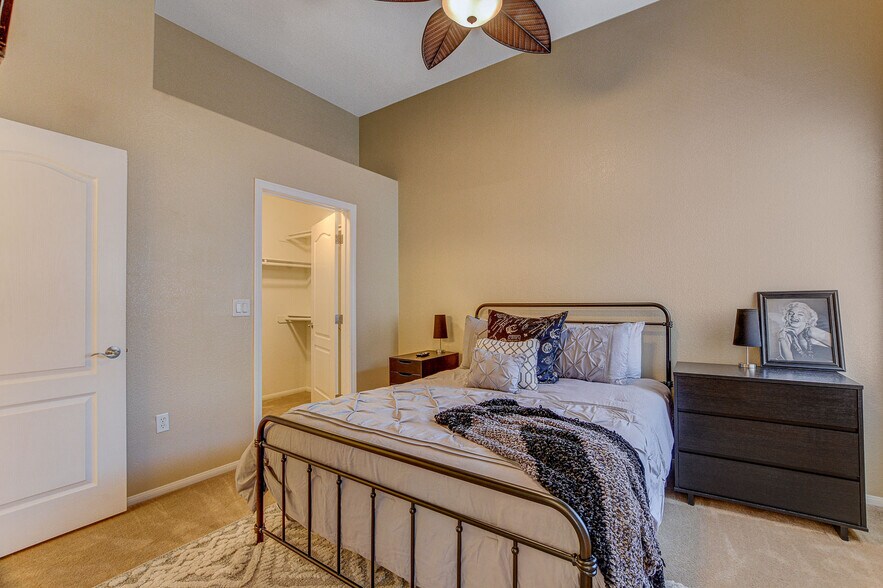 Building Photo - 3351 Indian Shadow St