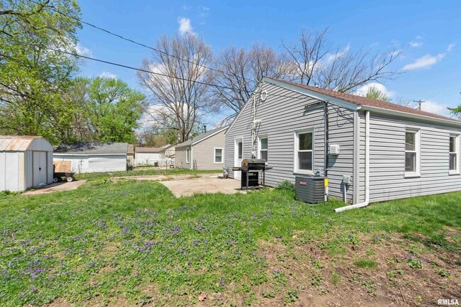 Building Photo - 5209 N Glen Elm Dr
