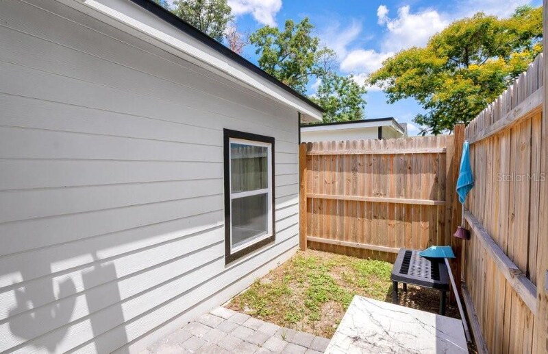 Building Photo - 2907 E Washington St