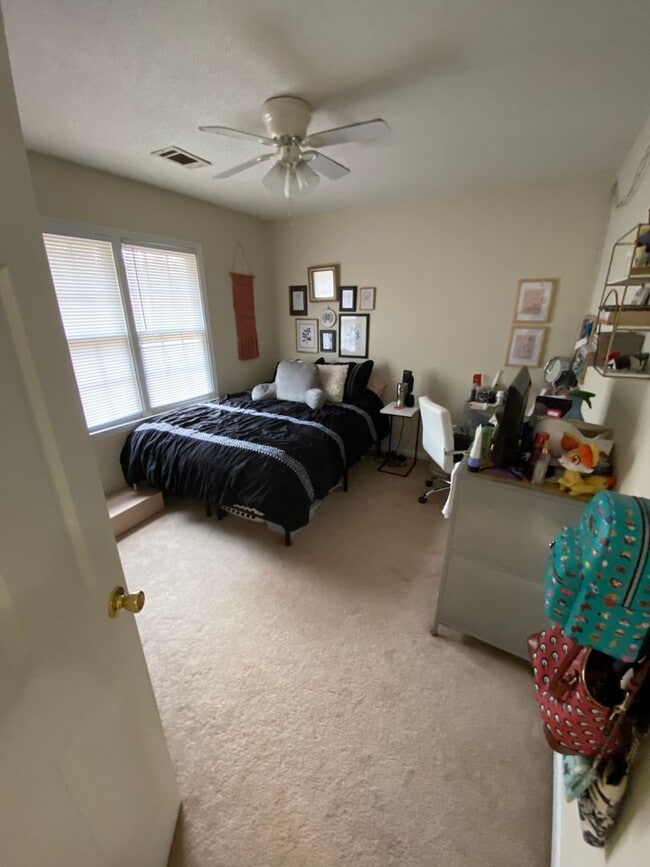 Building Photo - Wonderful 3 bedroom/2.5 bathroom House with 2 Car Garage in Snapfinger!