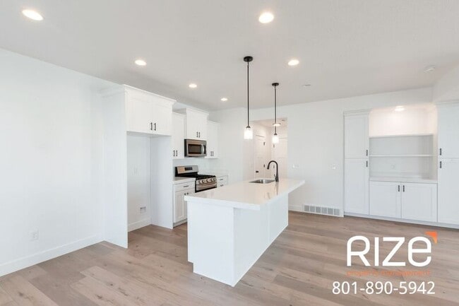 Building Photo - 3953 S Mill Farm Ln