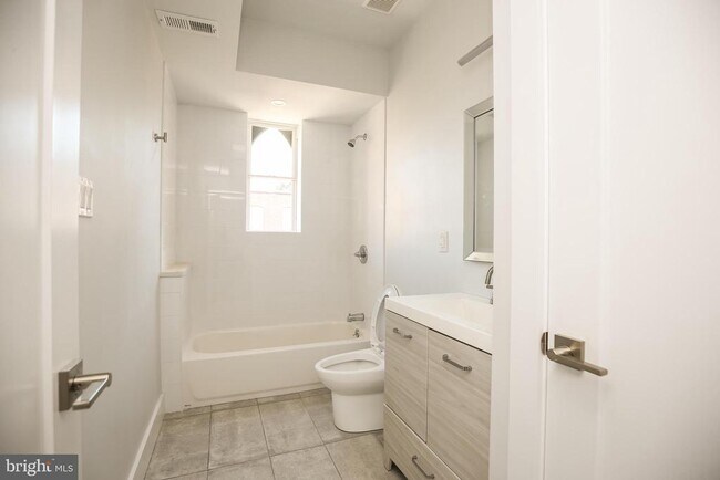 Building Photo - 537 N 35th St