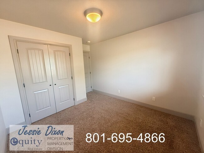 Building Photo - 5725 Brook Cir