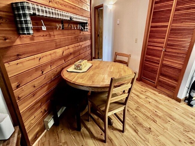 Building Photo - Long Term Rental- 549C Rainbow Village