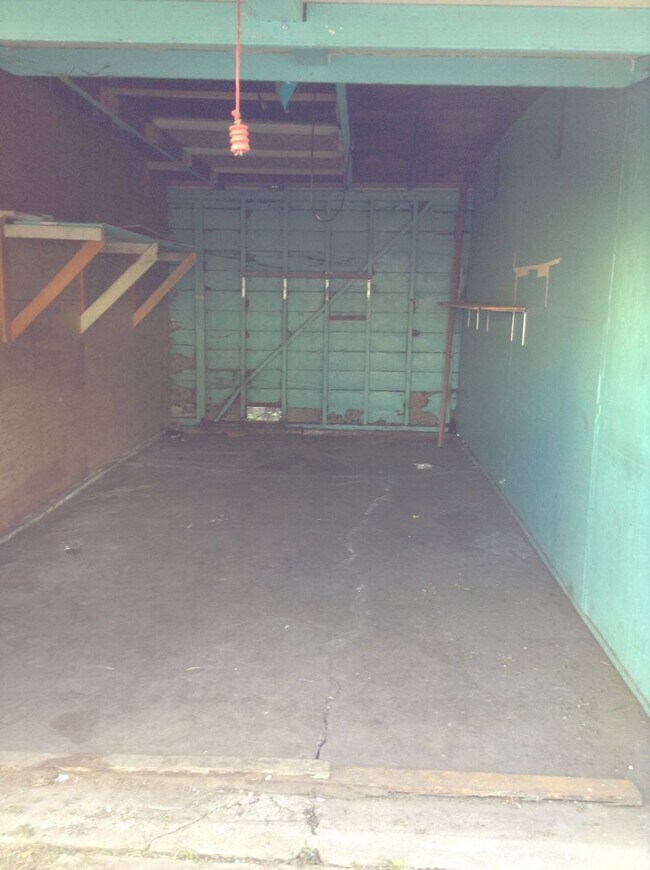 Building Photo - Cute Duplex front unit available