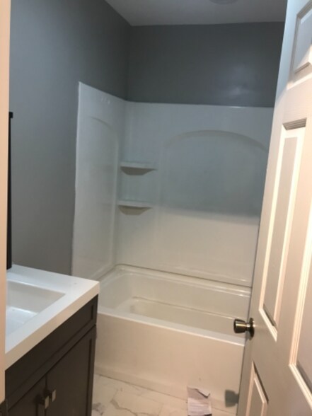 Building Photo - 300 N Hampton Rd