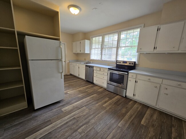 Building Photo - 604 Highland Park Dr