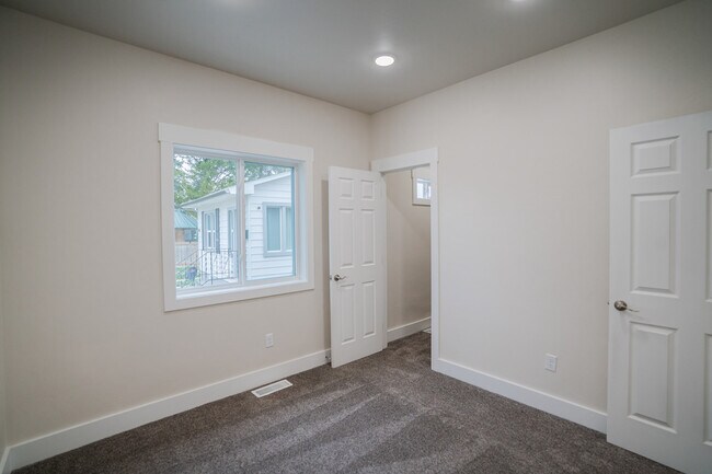 Building Photo - 544 K St