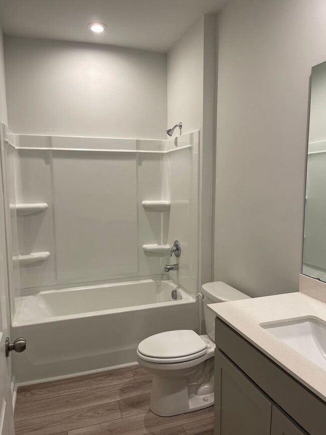 Building Photo - 4 bed 2 bath home in Heartwood!