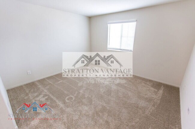 Building Photo - 43620 W Mescal Dr