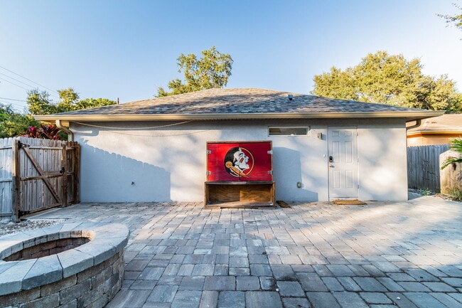 Building Photo - 3208 W Napoleon Ave