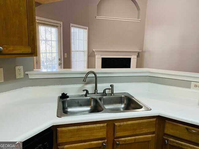 Building Photo - 2119 Manhattan Pkwy