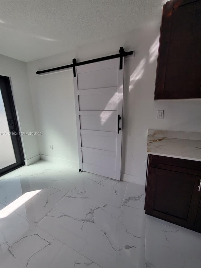 Building Photo - 920 SE 8th St