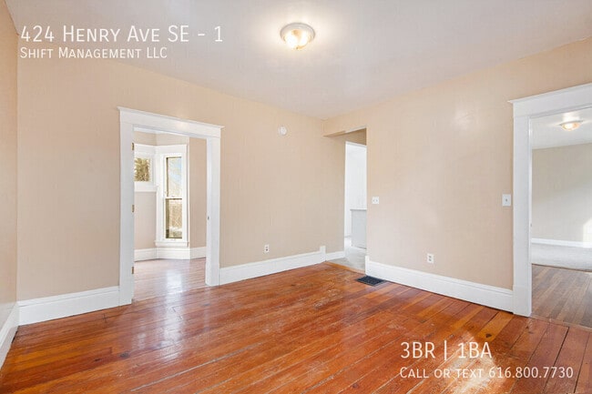 Building Photo - 424 Henry Ave SE