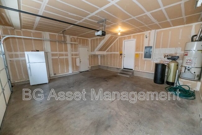 Building Photo - 128 Kingfisher St