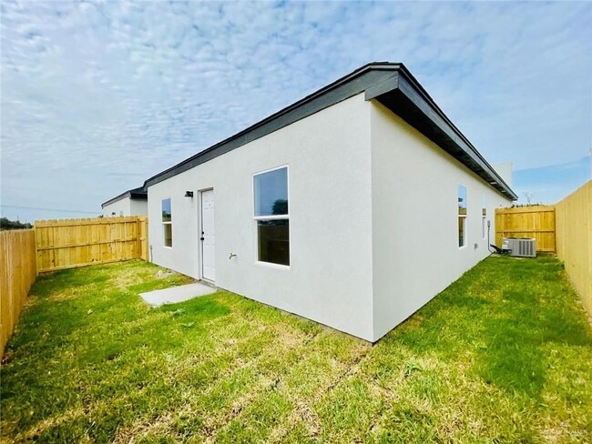 Building Photo - 23 Heron Ave