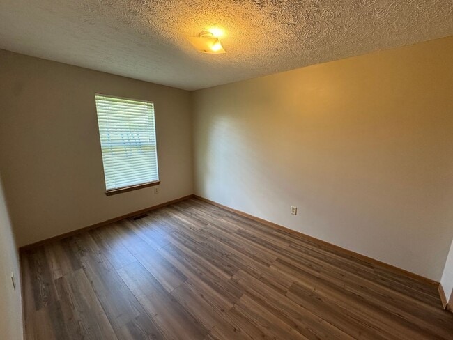 Building Photo - 639 W Highland