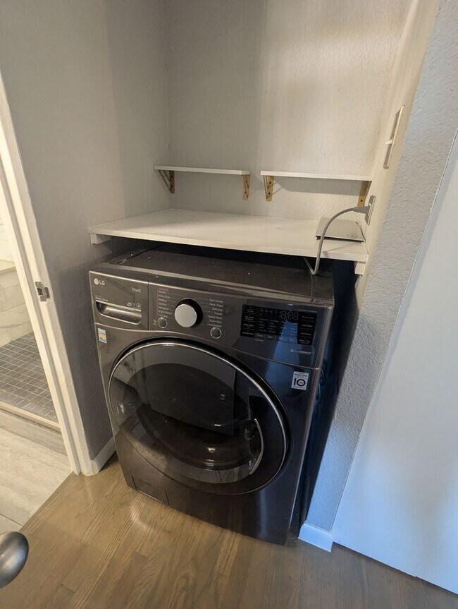 Building Photo - FABULOUS PEARL STREET CONDO IN SECURE BLDG...