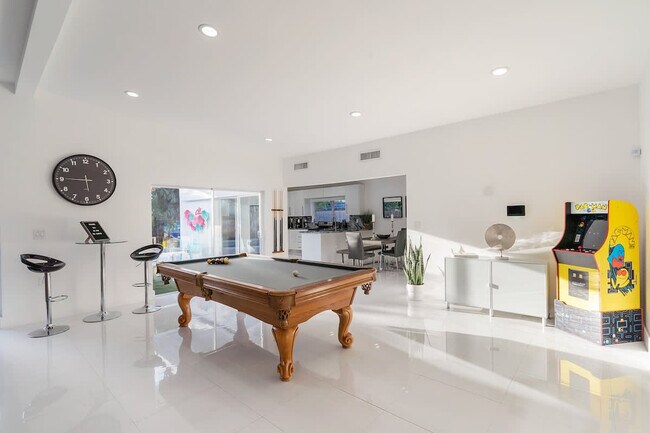 Building Photo - 20010 Highland Lakes Blvd