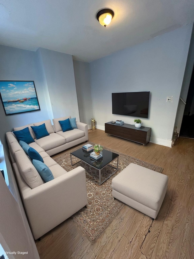 Building Photo - 2728 W Oakdale St