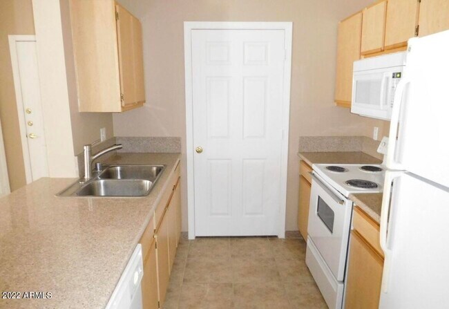 Building Photo - 5345 E Van Buren St