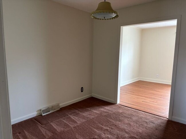 Building Photo - 20 Falkirk Dr