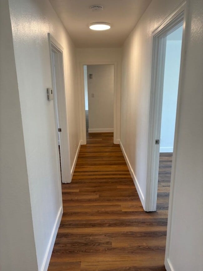 Building Photo - 9 Begonia Ln