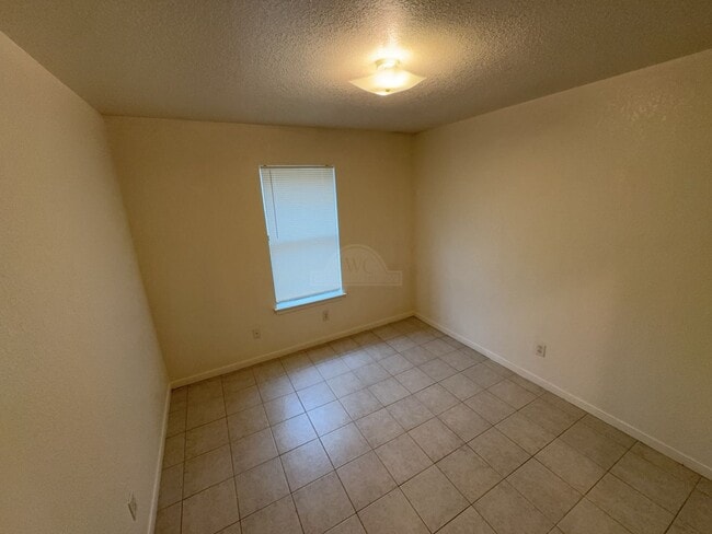 Building Photo - 2807 Edgefield