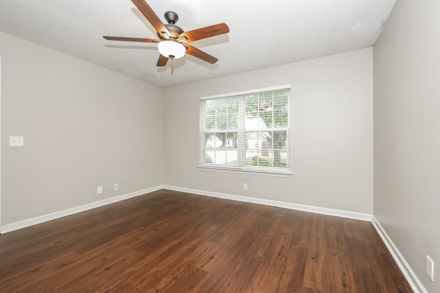 Building Photo - 7551 W Winchester Dr