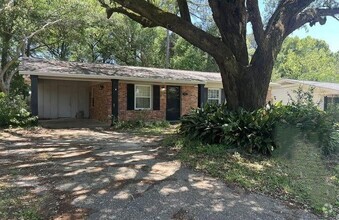 Building Photo - 701 Merritt Dr
