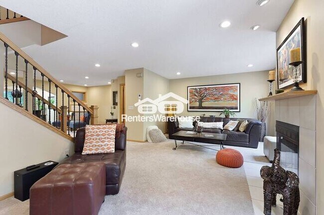 Building Photo - Available 12/1 - Beautiful Minnetonka Town...