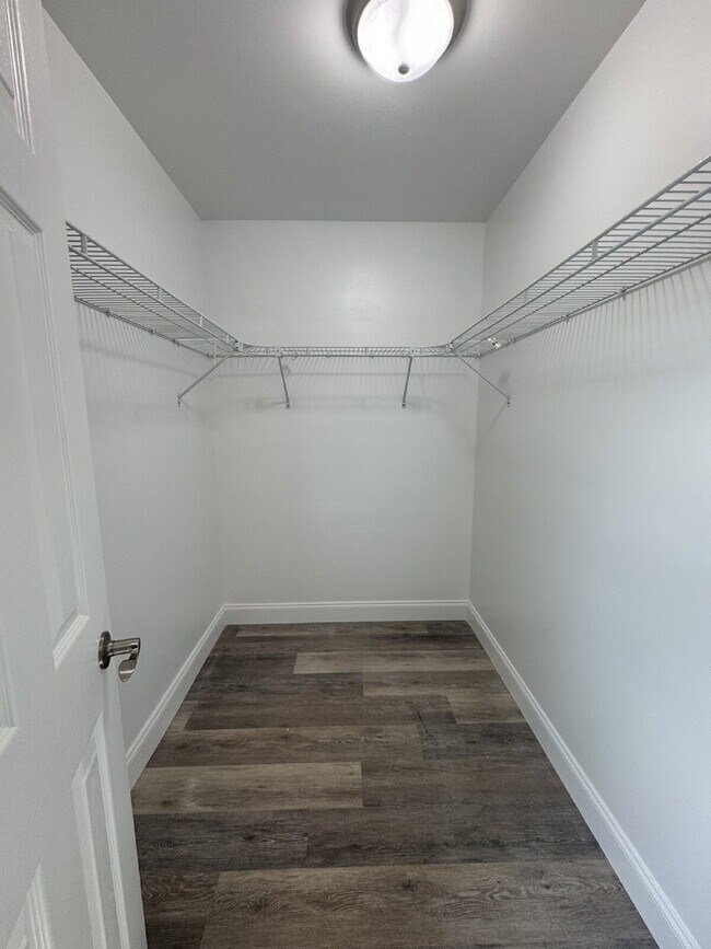 Building Photo - "Charming 3-Bed Haven with Granite Touches...