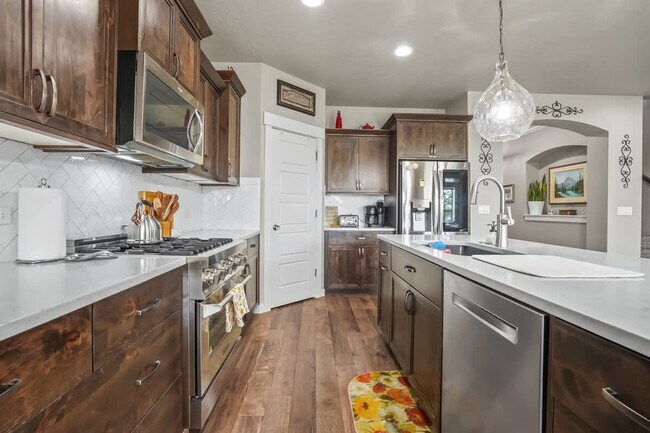 Building Photo - 18713 Easter Peak Ave