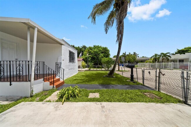 Building Photo - 1227 NW 27th St