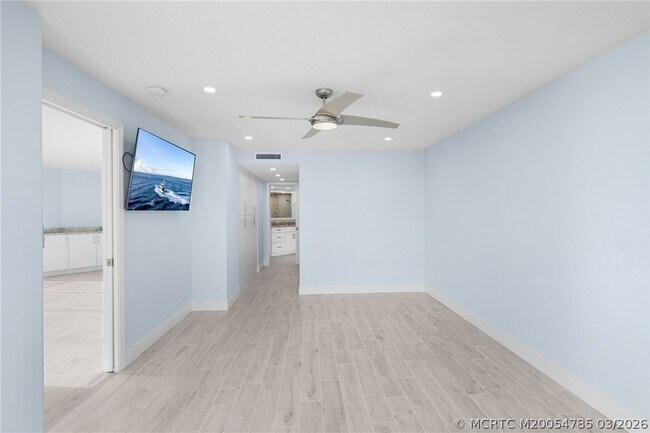 Building Photo - 9550 S Ocean Dr