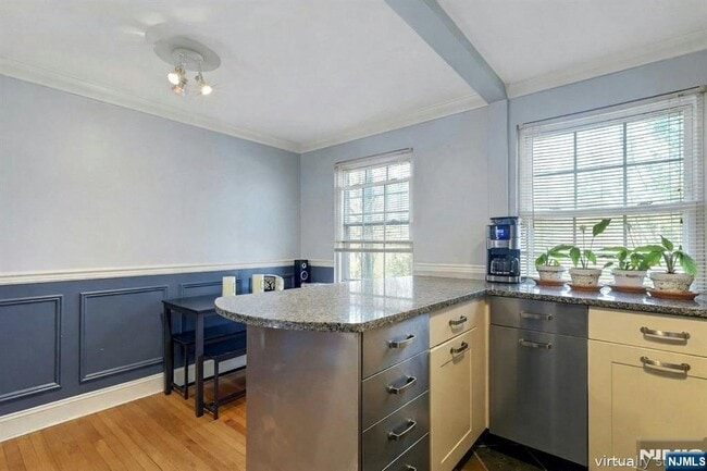 Building Photo - 190 Knickerbocker Rd