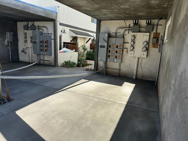 Building Photo - Stylish Newhall ADU | Modern Comfort Meets...