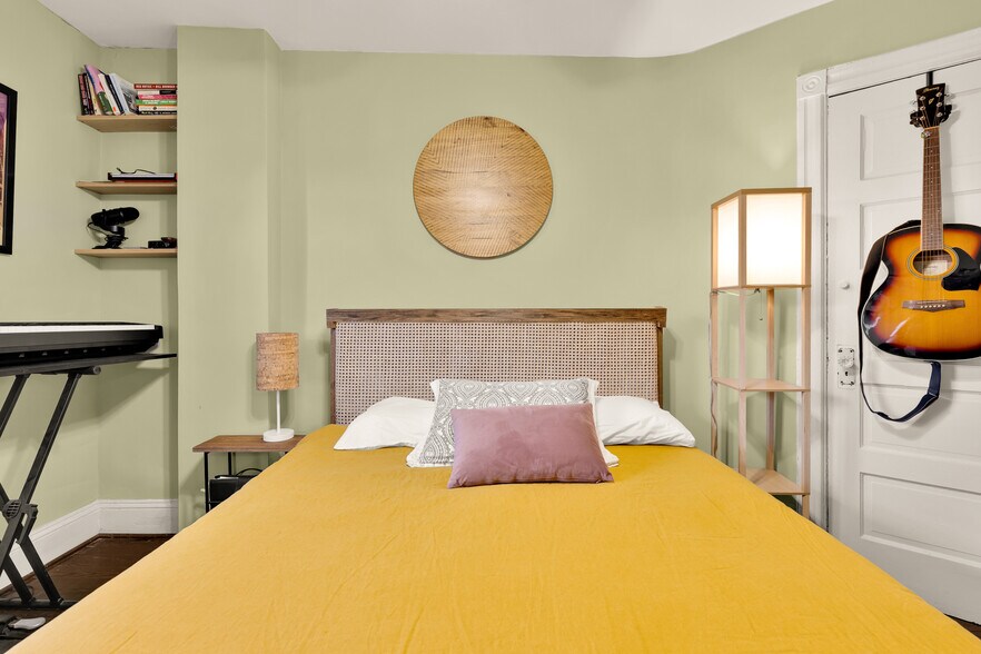 Building Photo - 207 V St NE