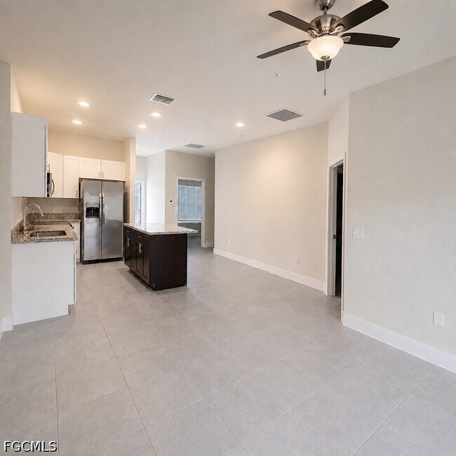 Building Photo - 3303 SW 8th Pl