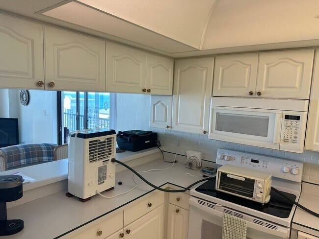Building Photo - Check out this view from the 7th floor overlooking the gulf of America!!! SEASONAL/OFF-SEASONAL O...