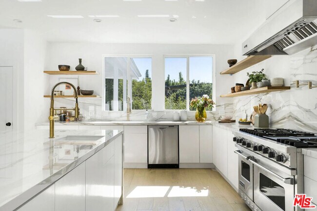 Building Photo - 2600 Zorada Dr