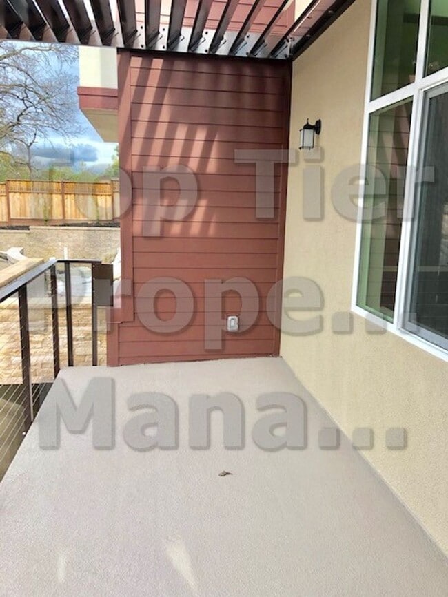 Building Photo - Gorgeous 2 Bd/2 Ba, 1378 sf, dual-level Condominium home available March 17th for Lease in the be...