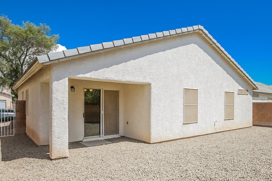 Building Photo - 4929 Whispering Spring Ave