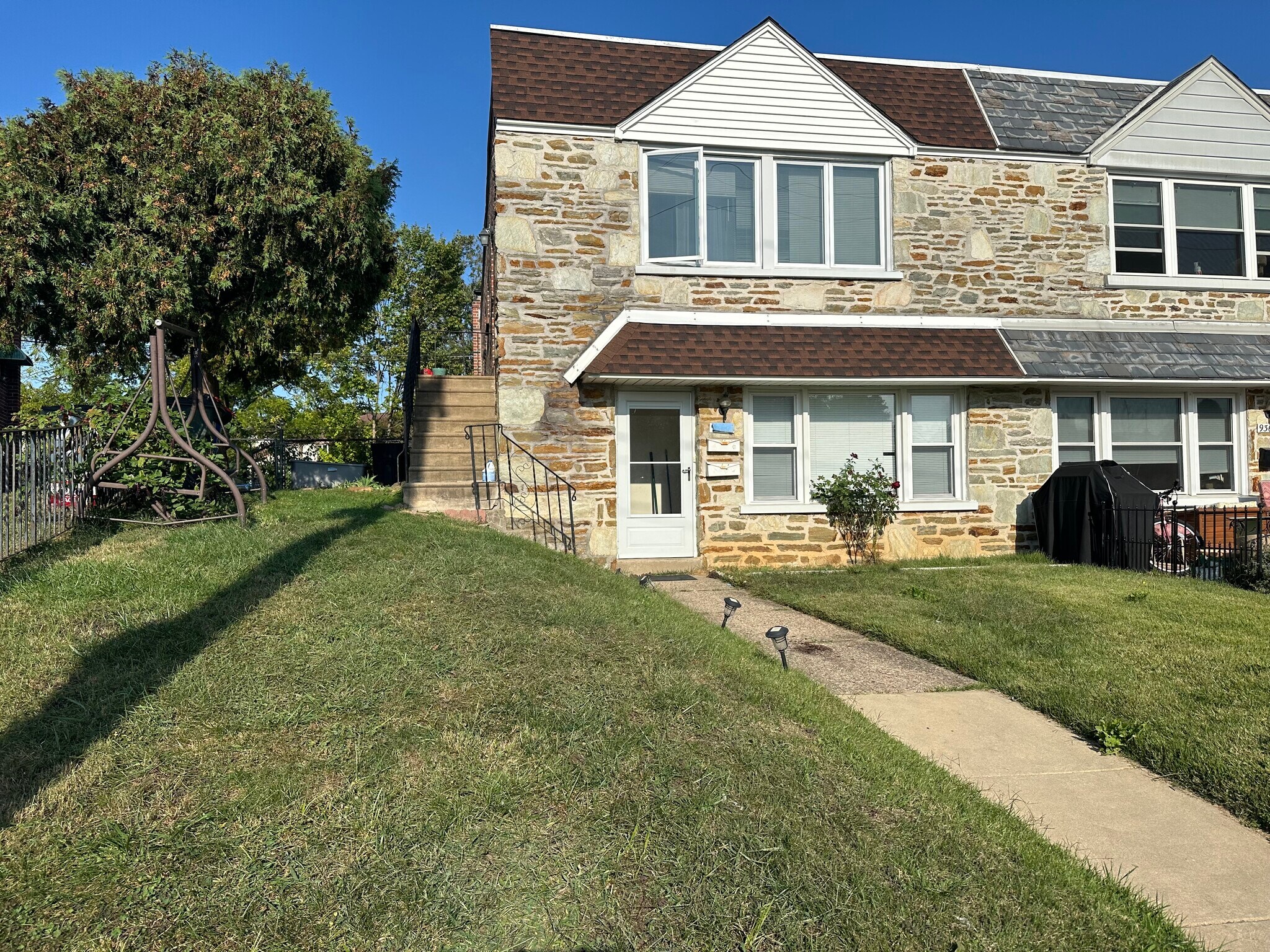 Building Photo - 9358 Hoff St