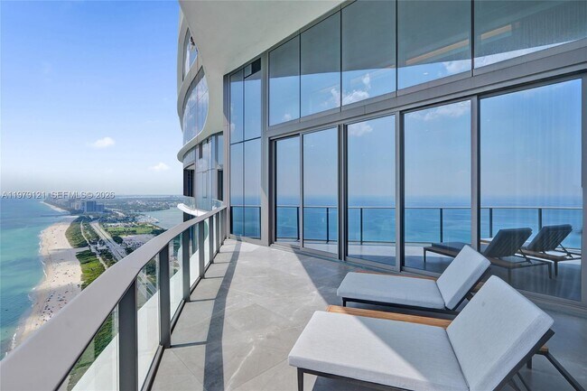 Building Photo - 15701 Collins Ave