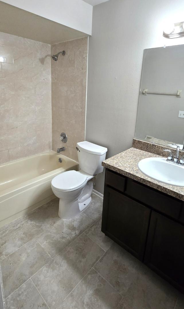 Building Photo - 391 Buttonwood Dr